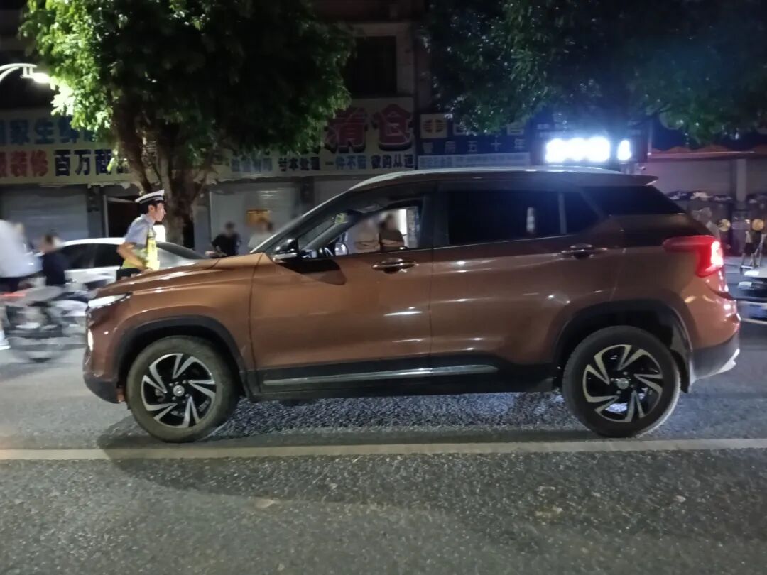 行車安全注意事項(xiàng)_路況_駕駛觀察禮讓行人