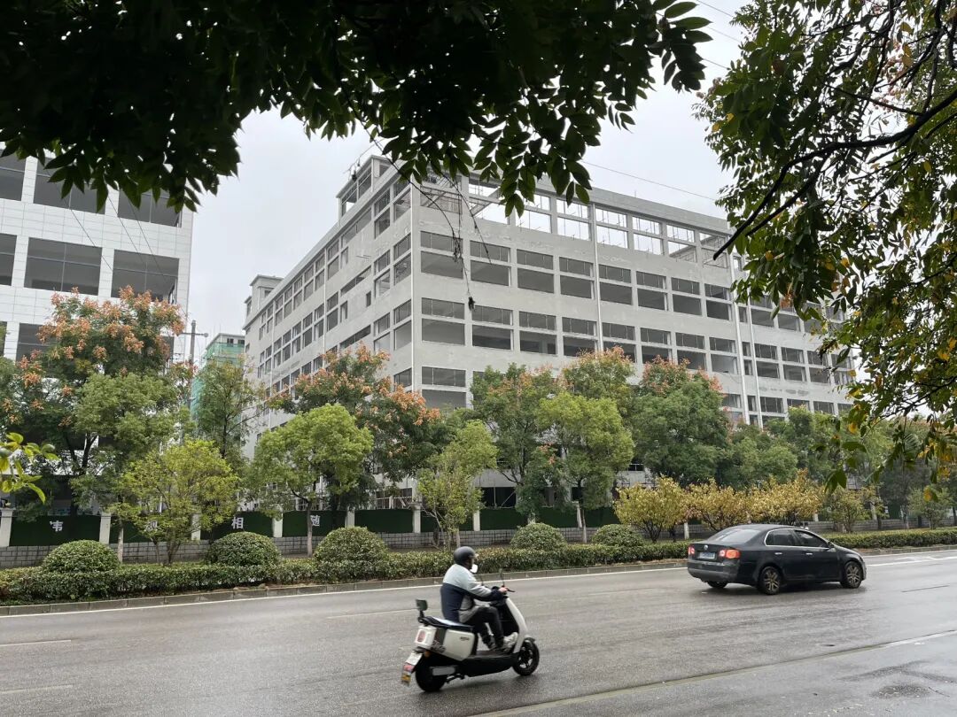 突發(fā)情況特殊車輛通行_限行_交警人為干預(yù)紅綠燈時(shí)間限制