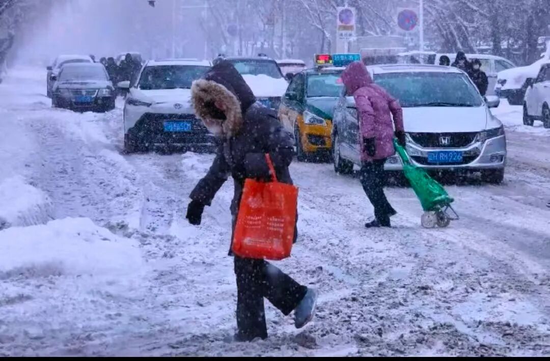 雪地駕駛技巧與安全_出行提示_雪天駕車出行準(zhǔn)備