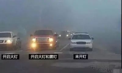 雪天行車(chē)安全注意事項(xiàng)_繞車(chē)檢查車(chē)胎安全_出行提示
