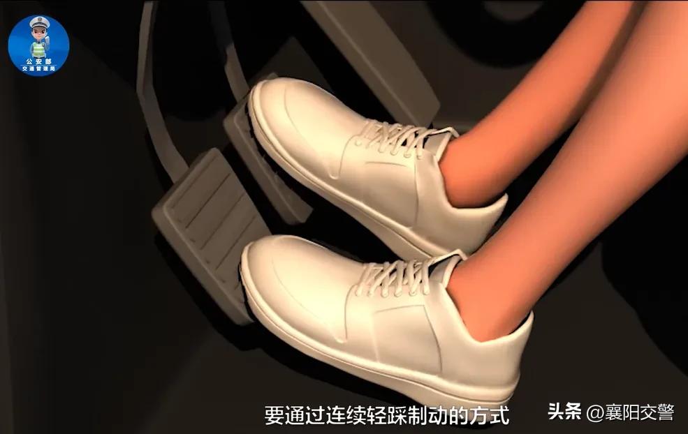 出行提示_冬季霧天高速公路安全_路面暗冰行車技巧