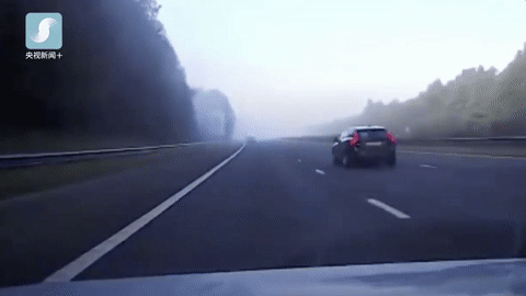 團(tuán)霧天氣行車注意事項_高速公路團(tuán)霧安全駕駛_出行提示