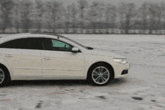 降雪天氣開(kāi)車(chē)注意事項(xiàng)_雪地行車(chē)安全技巧_出行提示