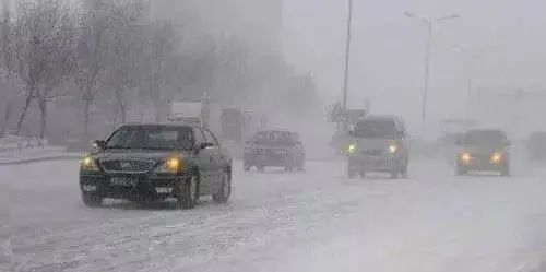 出行提示_雪地行車安全技巧_降雪天氣開車注意事項(xiàng)