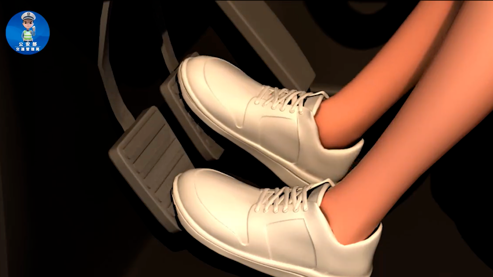 出行提示_團(tuán)霧天氣行車注意事項_高速公路團(tuán)霧安全駕駛