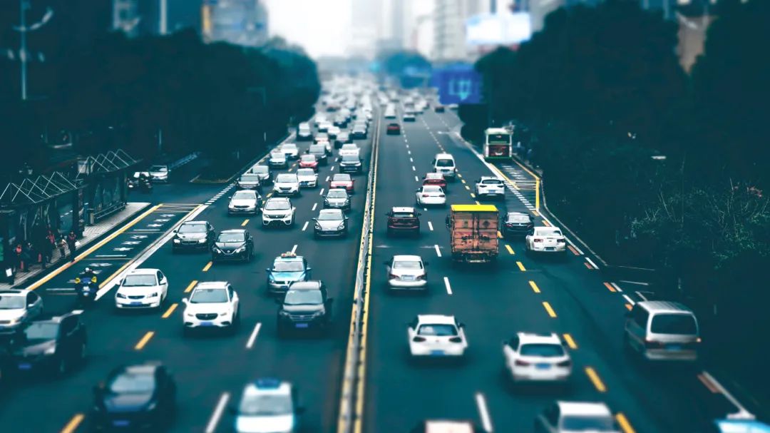 攝圖網(wǎng)_501196351_長沙芙蓉路車流（企業(yè)商用）.jpg